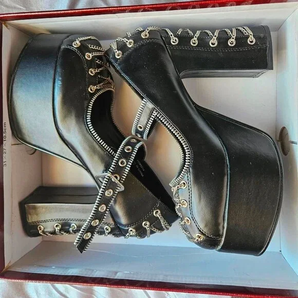 Goth Heels - Picture 3 of 3